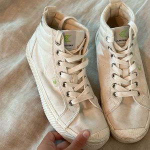 Lightly used can be washed CARIUMA ethically made great quality